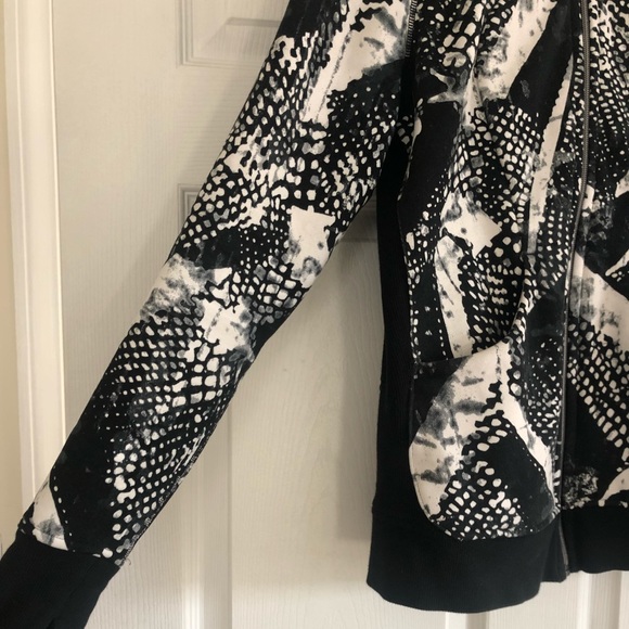 Lululemon zip up - Picture 2 of 7